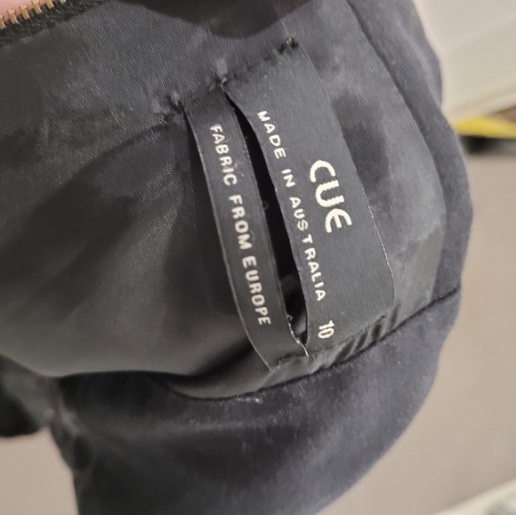 Cue dress - Picture 3 of 3